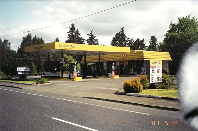 Astro fuel gas station, 1998